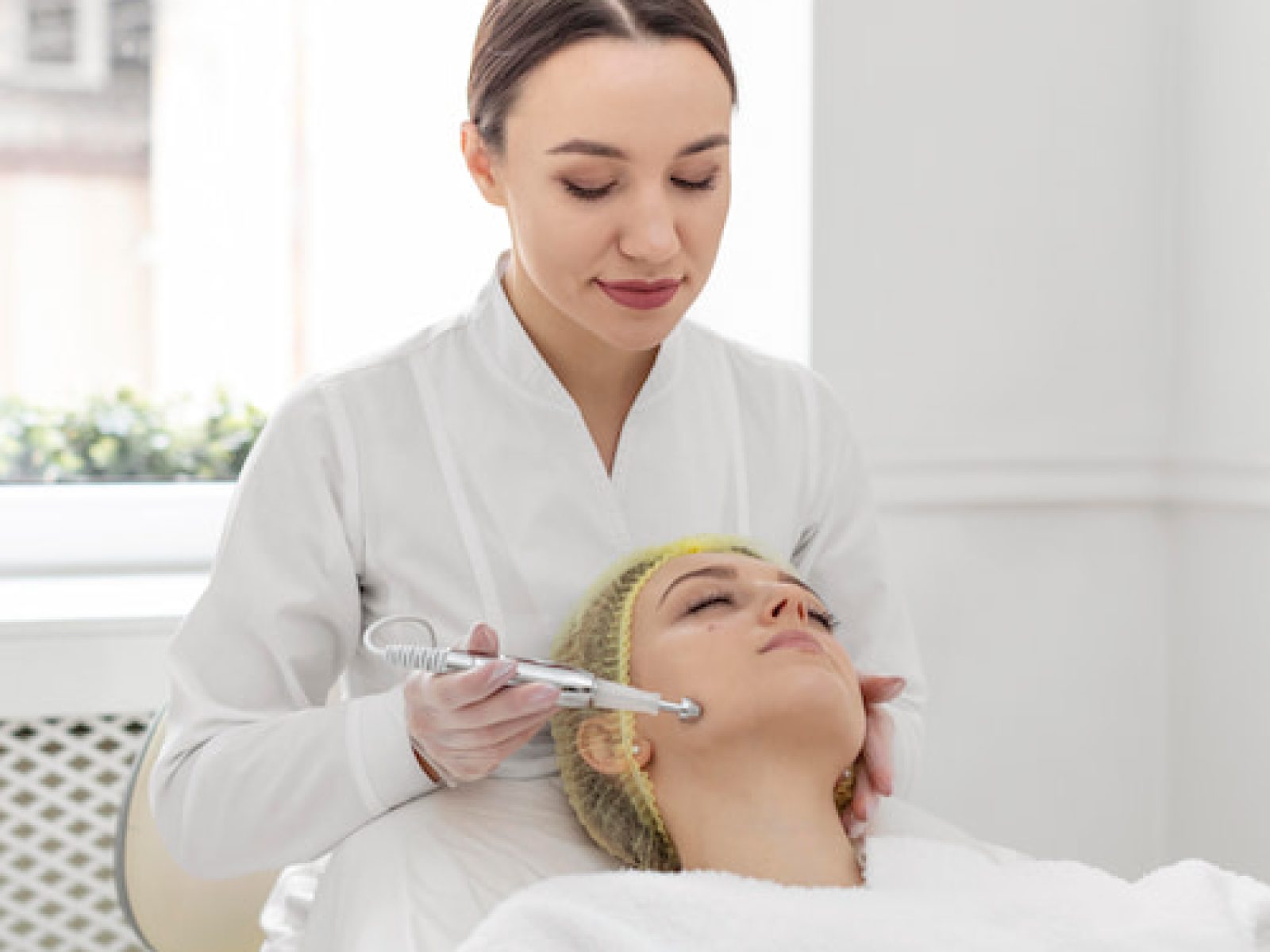 woman-beauty-clinic-filler-treatment (1)